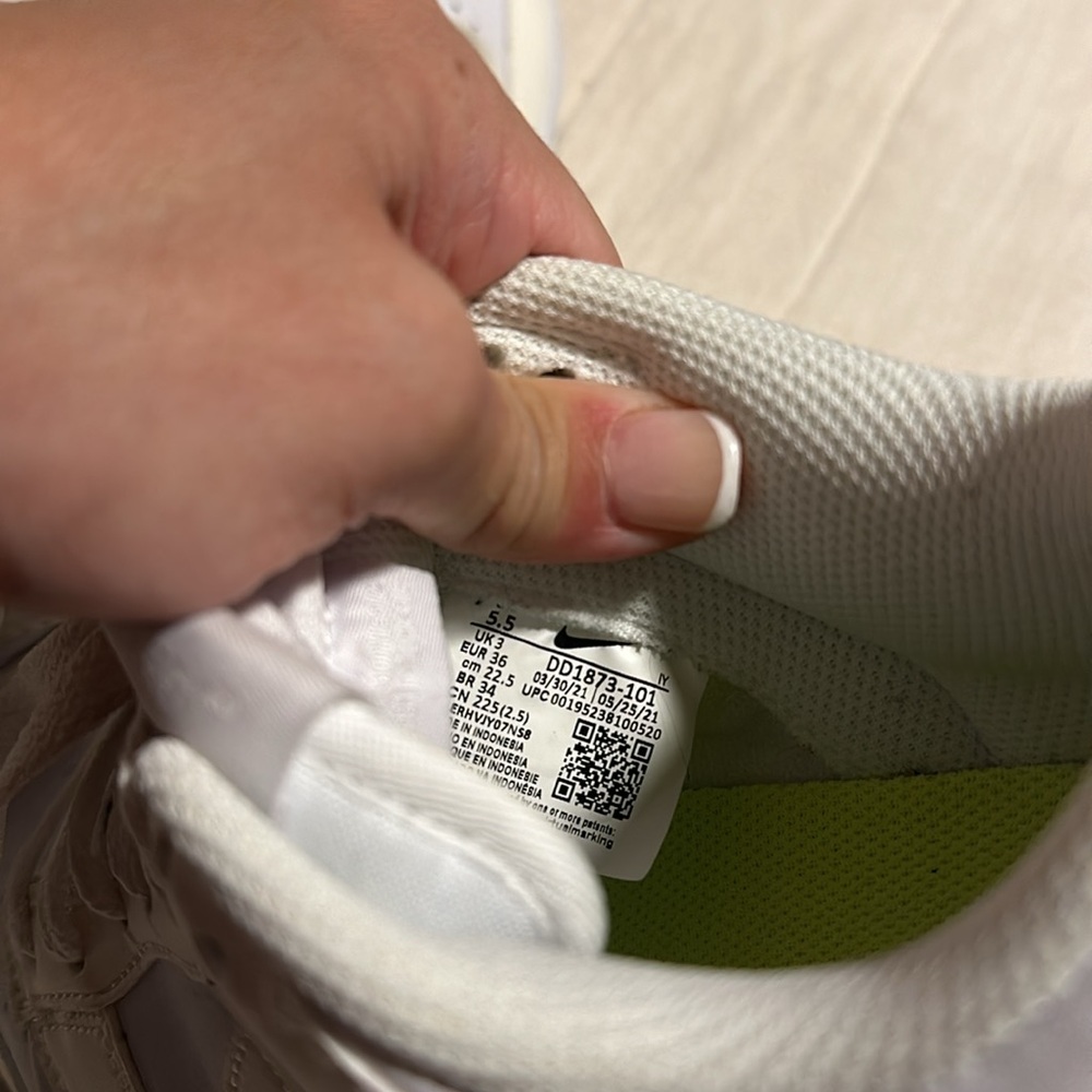 Nike Low Dunks - image 6